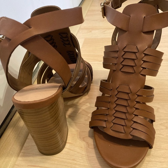 Size 6.5 Madden Girl Brown Block Heels - Picture 3 of 9